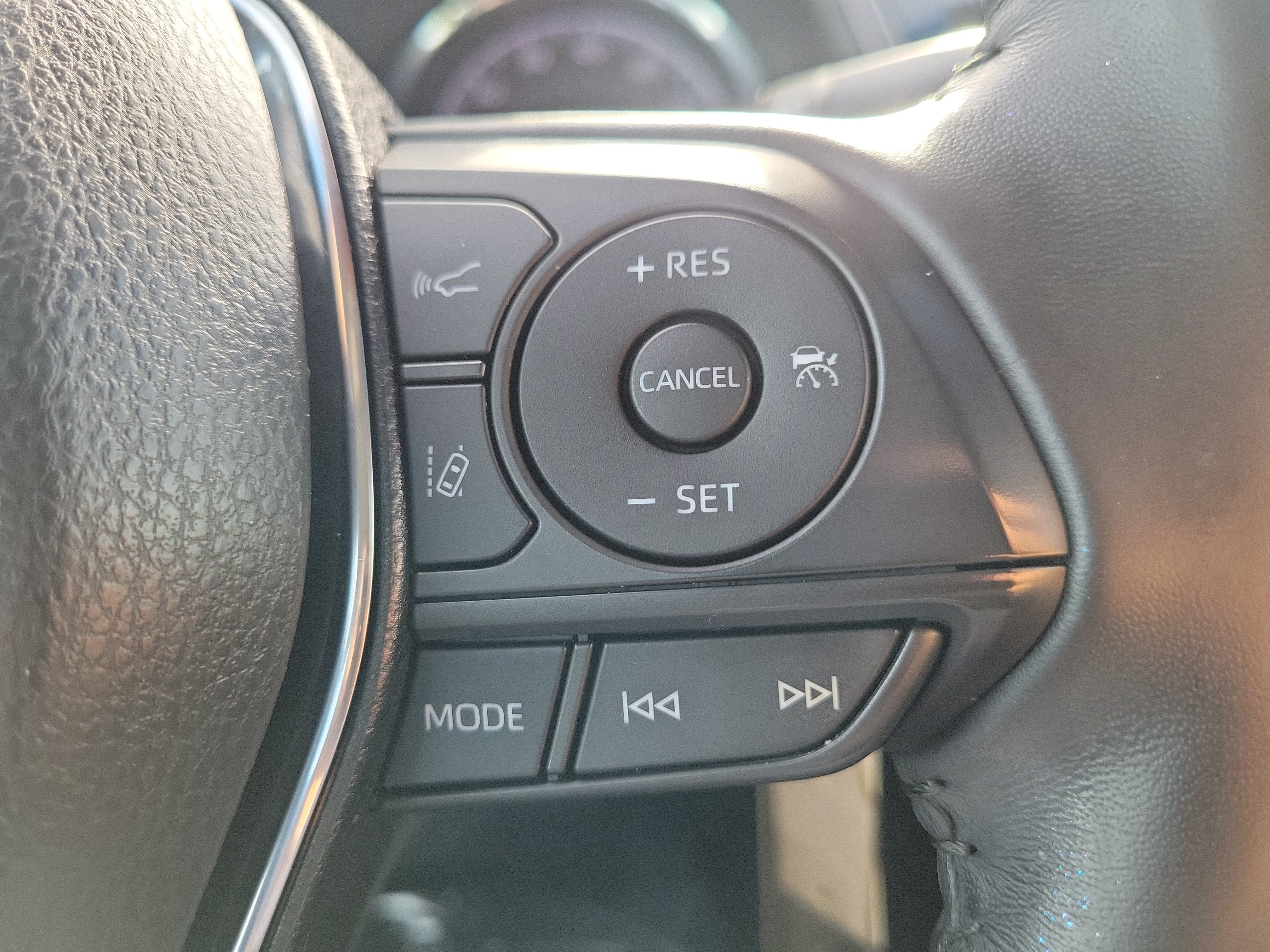 Used 2020 Toyota Camry SE FWD image 21