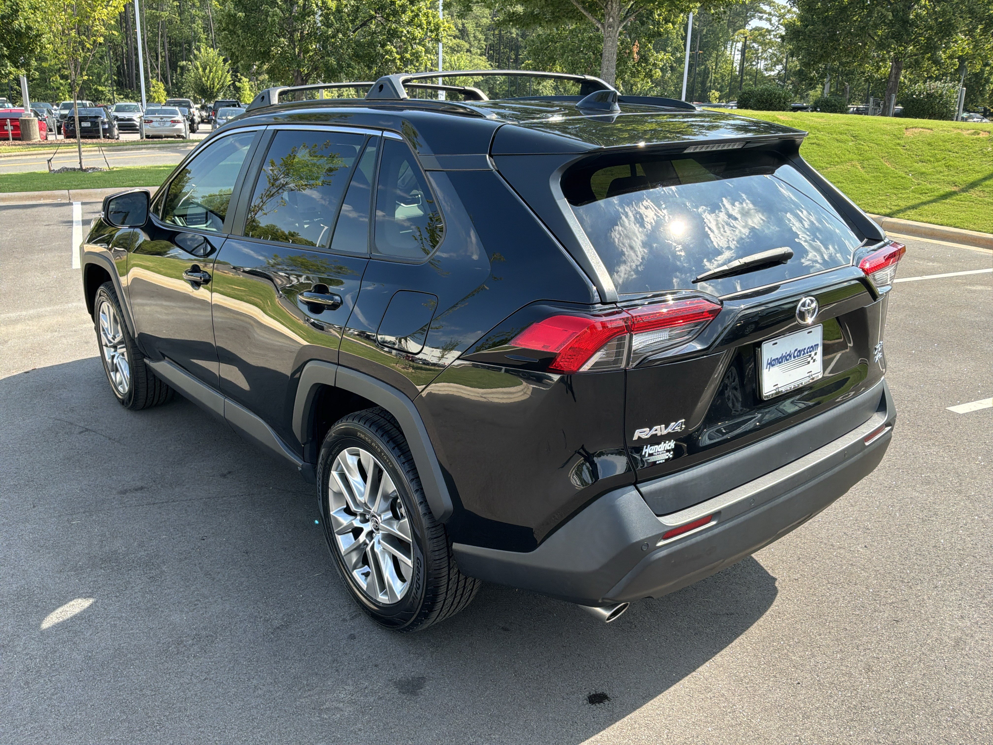 Used 2023 Toyota RAV4 XLE Premium AWD/4WD image 8