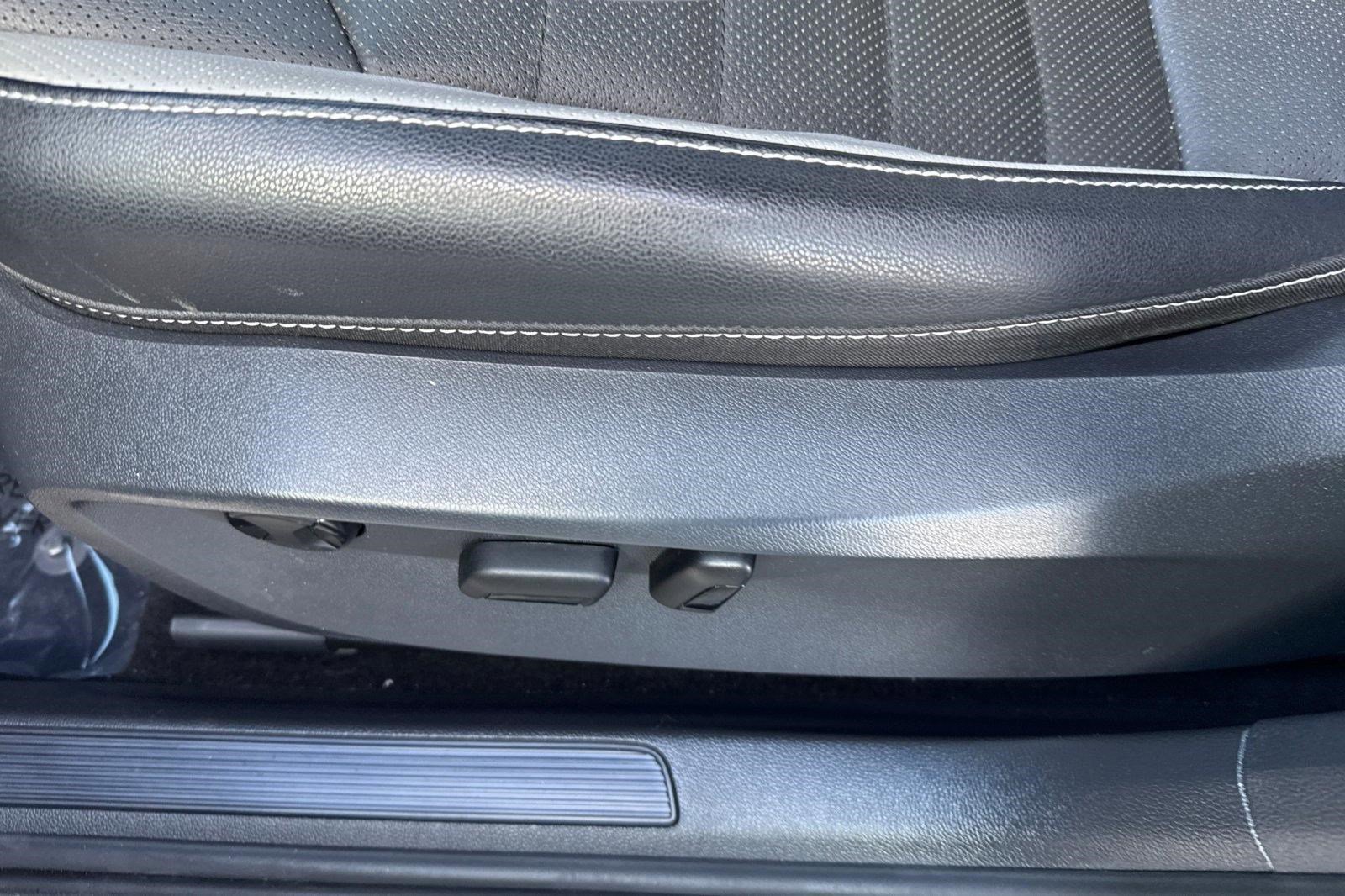 Used 2022 Volkswagen Taos SEL image 13