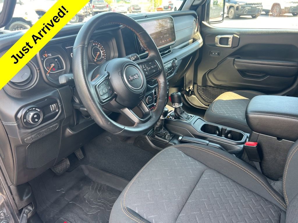 Used 2024 Jeep Gladiator Mojave w/ Convenience Group image 2