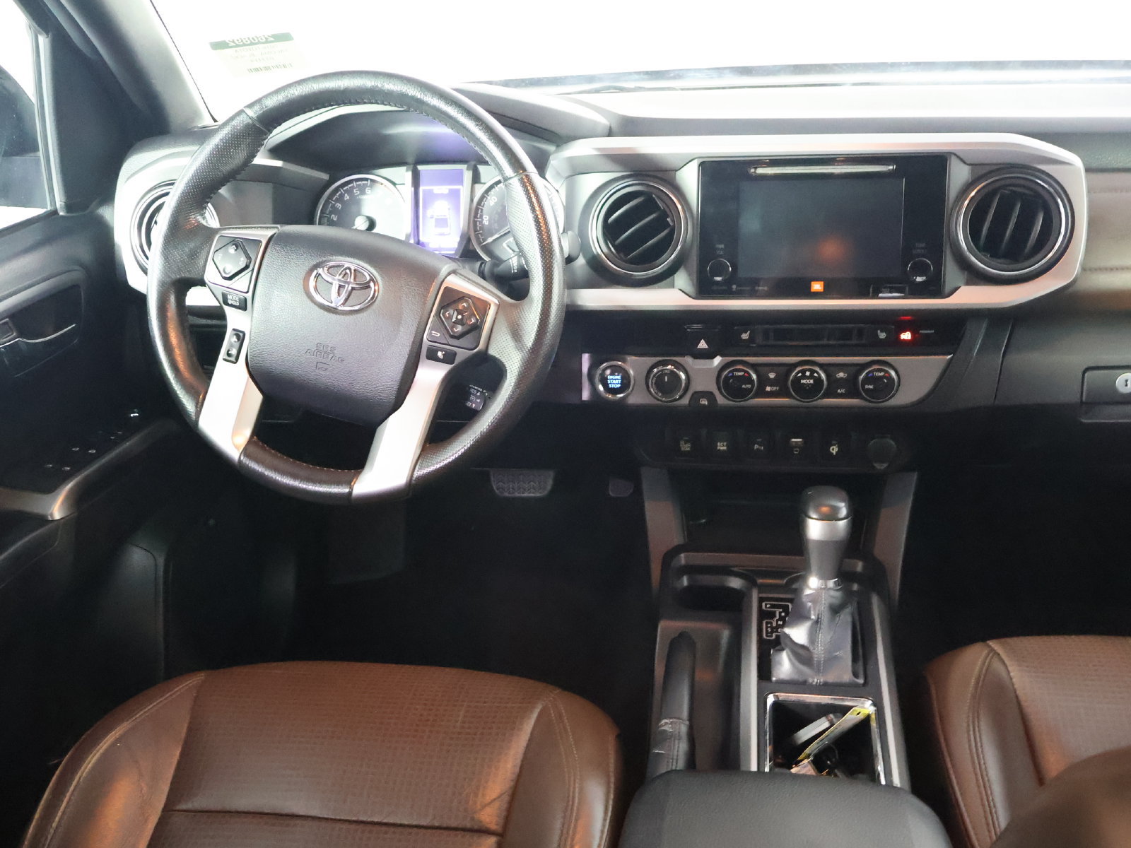 Used 2016 Toyota Tacoma Limited w/ Towing Package AWD/4WD image 27