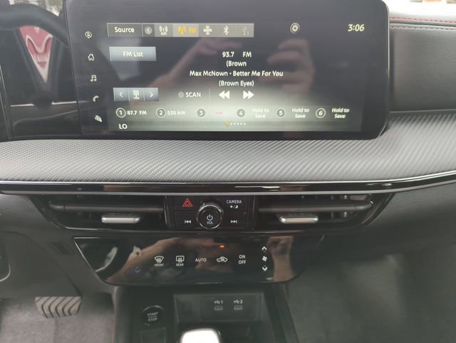 Certified 2025 Nissan Kicks SR image 33