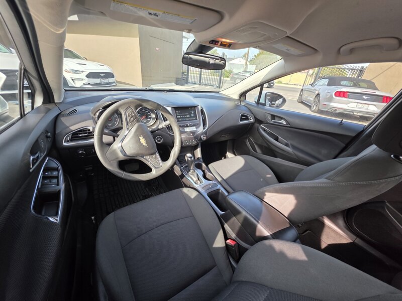 Used 2017 Chevrolet Cruze LT w/ Convenience Package FWD image 12