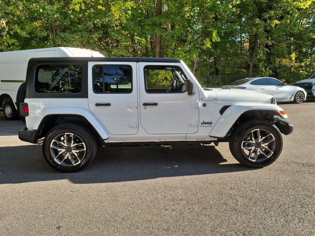 Used 2024 Jeep Wrangler Unlimited w/ Convenience Group AWD/4WD image 4
