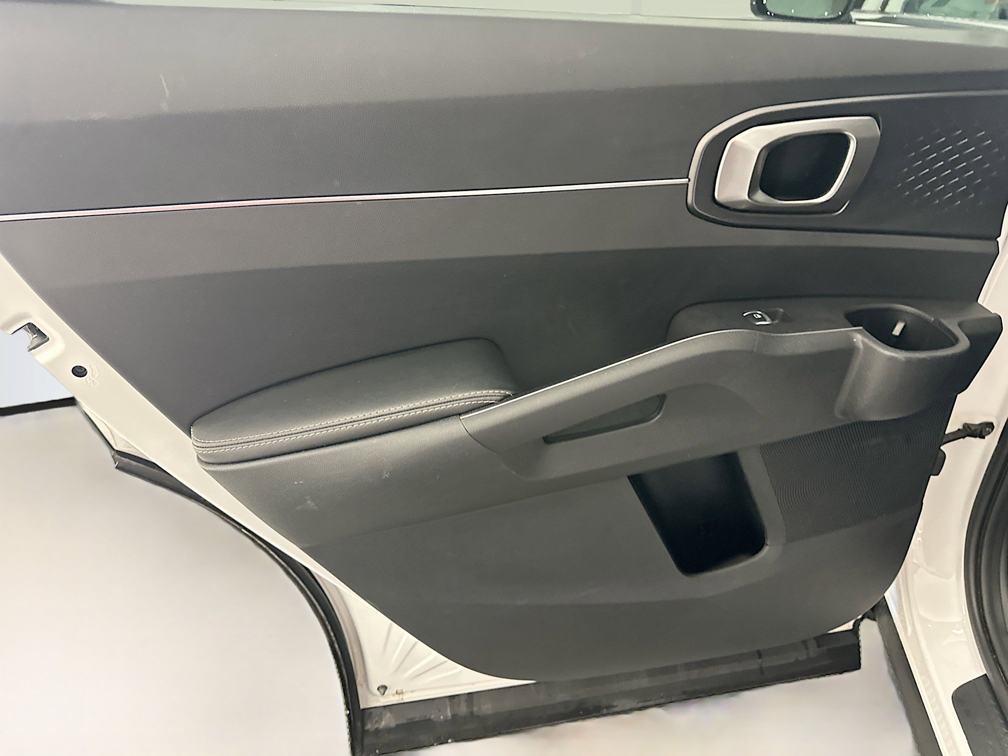 Used 2024 Kia Sorento S image 27