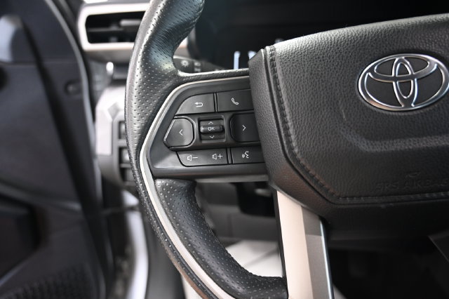 Used 2025 Toyota 4Runner SR5 AWD/4WD image 24