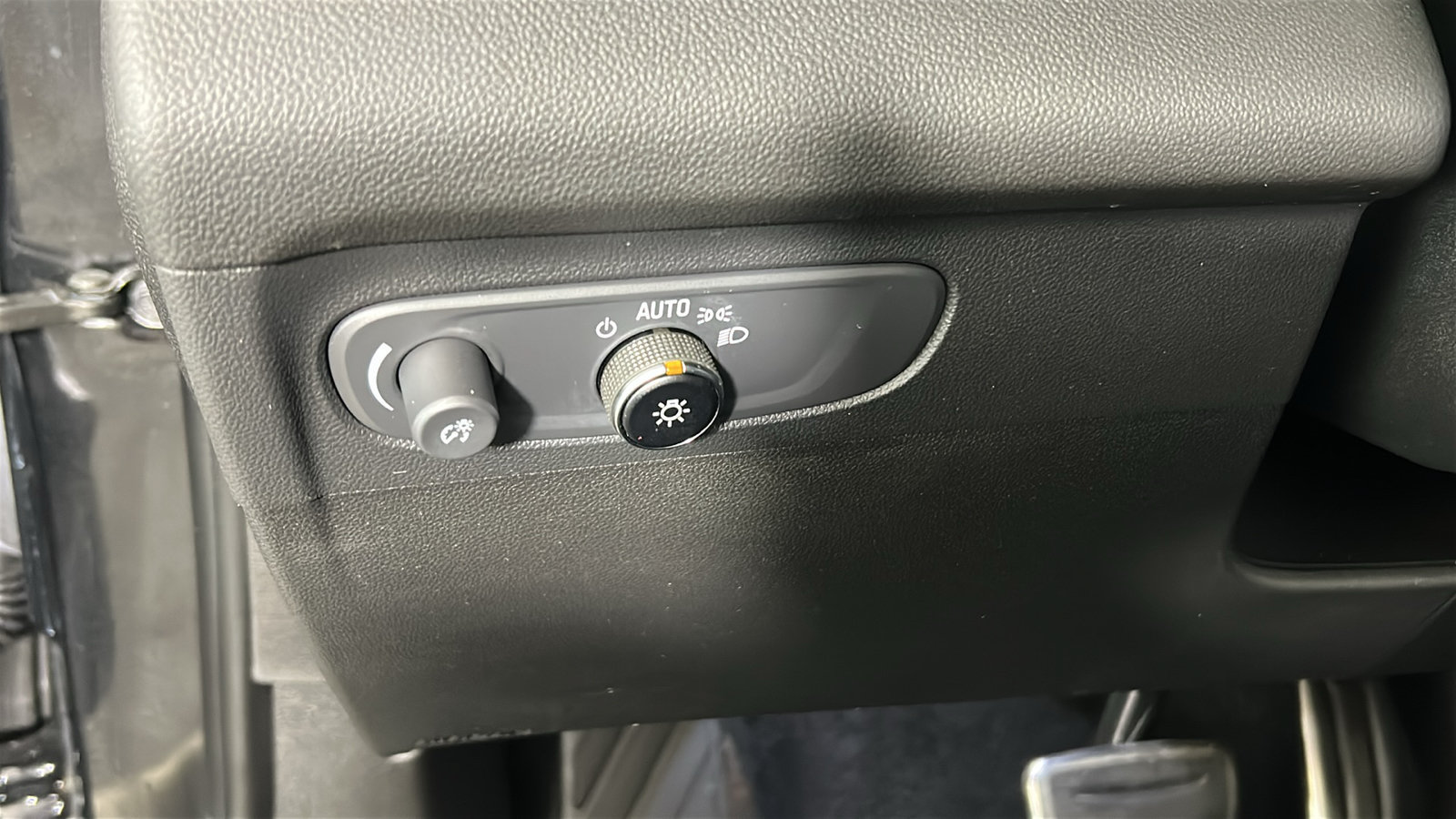 Used 2023 Buick Envision Essence w/ Sport Touring Package FWD image 24