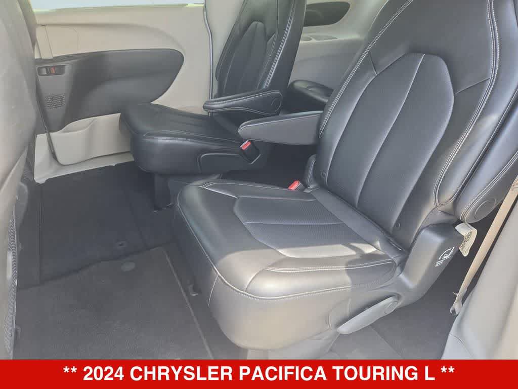 Used 2024 Chrysler Pacifica Touring-L FWD image 18