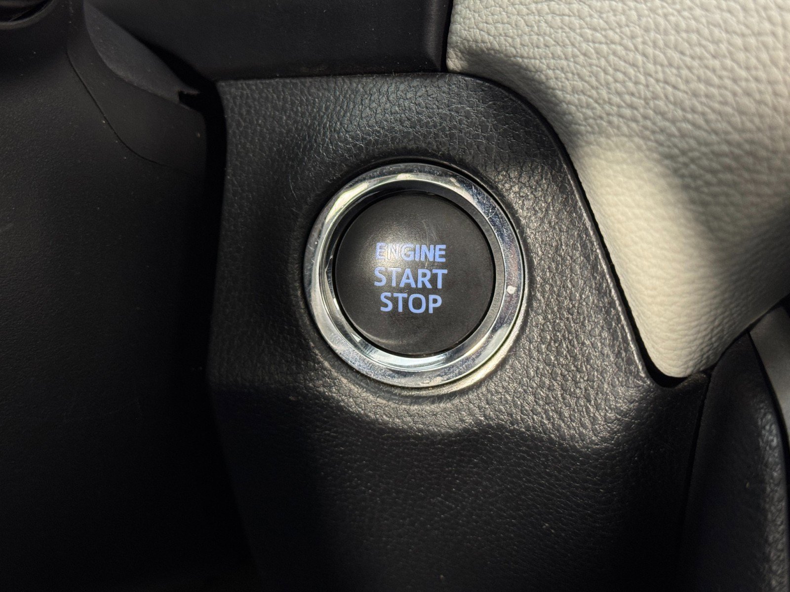 Used 2022 Toyota RAV4 XLE Premium image 22