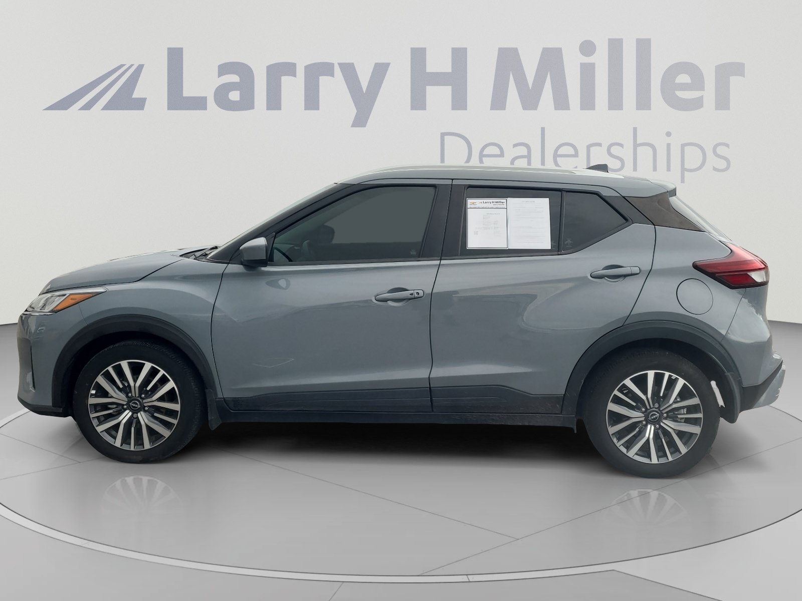 Used 2024 Nissan Kicks SV FWD image 2