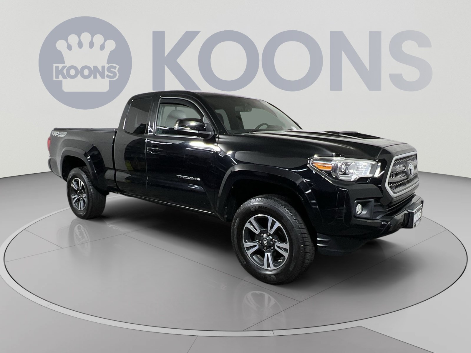 Used 2016 Toyota Tacoma TRD Sport w/ Towing Package AWD/4WD image 2
