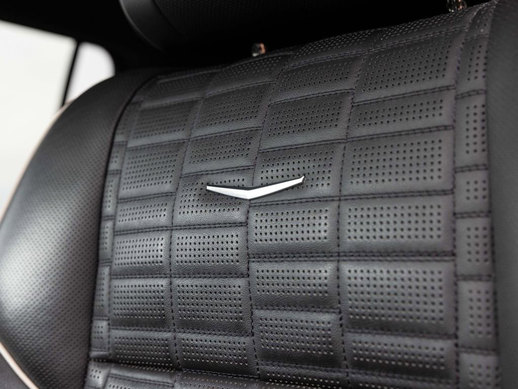 Used 2023 Cadillac Escalade ESV V image 25