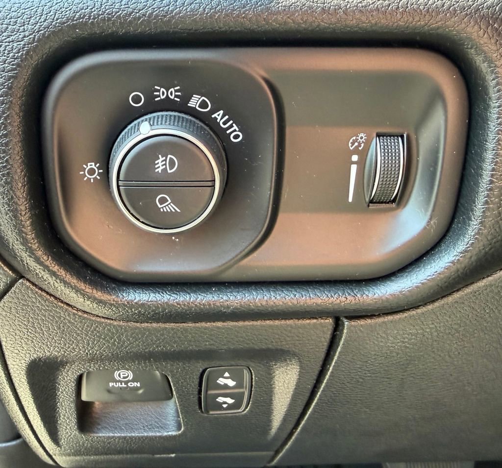 Used 2021 RAM 1500 Big Horn AWD/4WD image 15