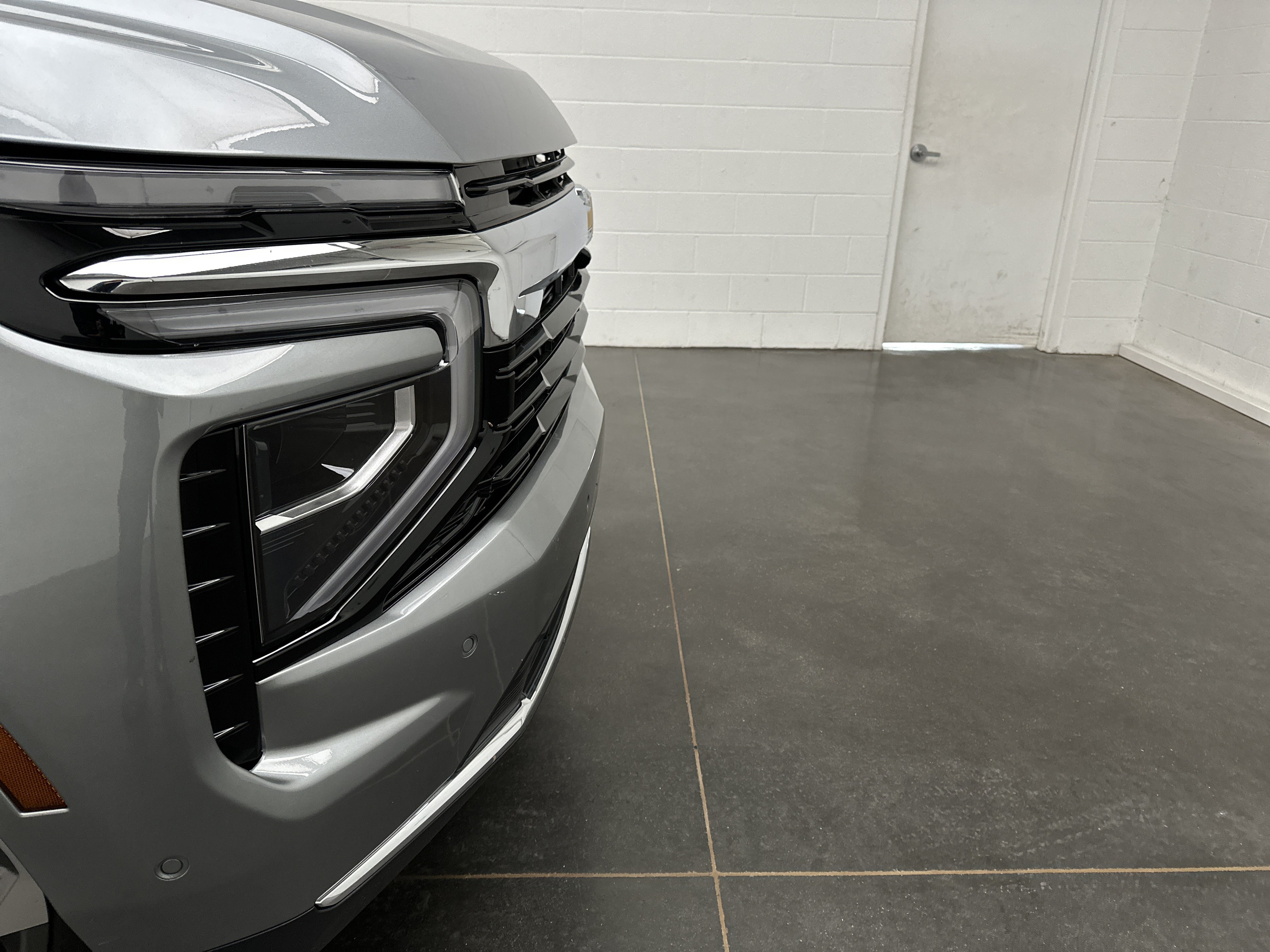 Used 2026 Chevrolet Suburban LS AWD/4WD image 2