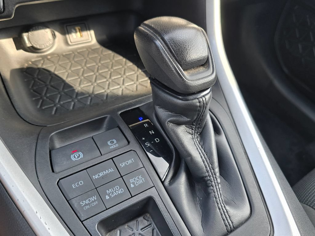 Certified 2024 Toyota RAV4 LE AWD/4WD image 28