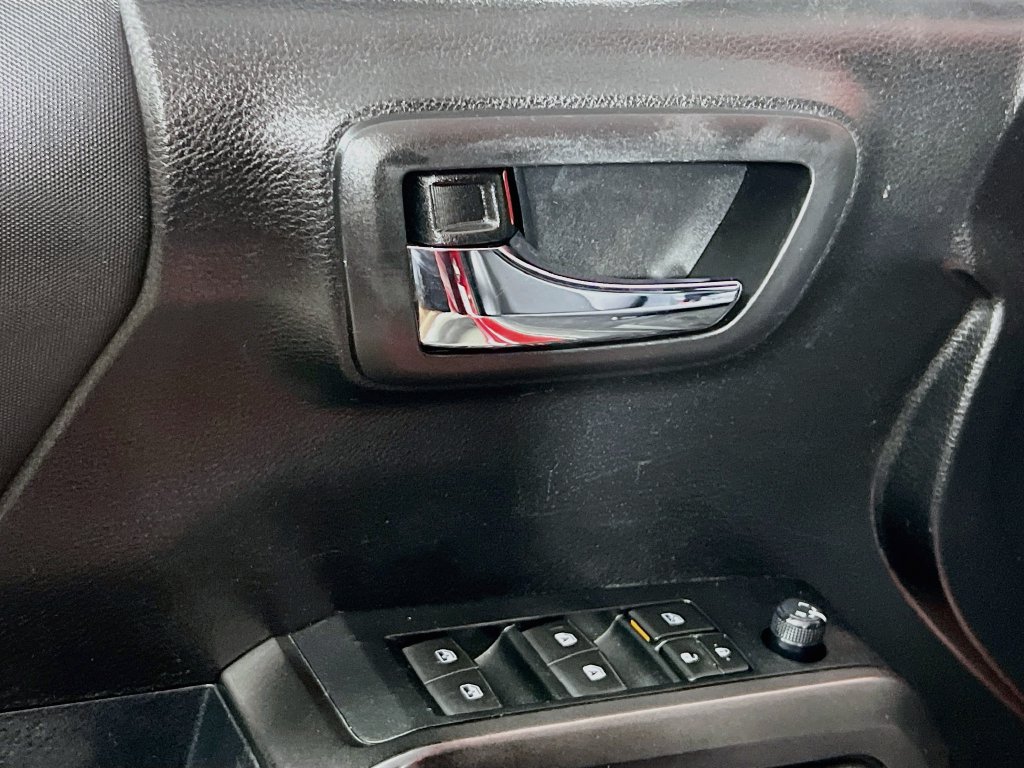 Used 2019 Toyota Tacoma TRD Sport AWD/4WD image 13