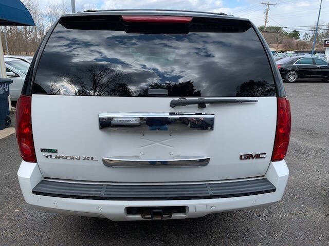 Used 2007 GMC Yukon XL SLT w/ SLT Preferred Equipment Group image 13