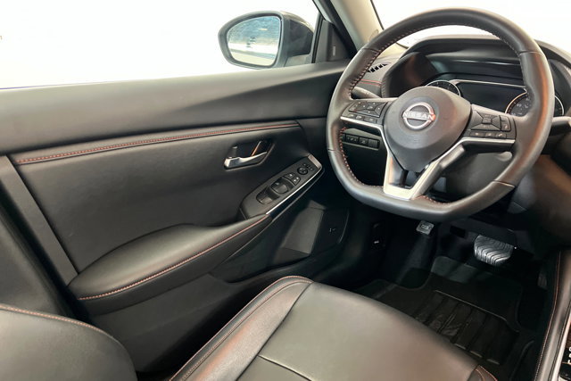 Used 2025 Nissan Sentra SR w/ SR Premium Package image 11