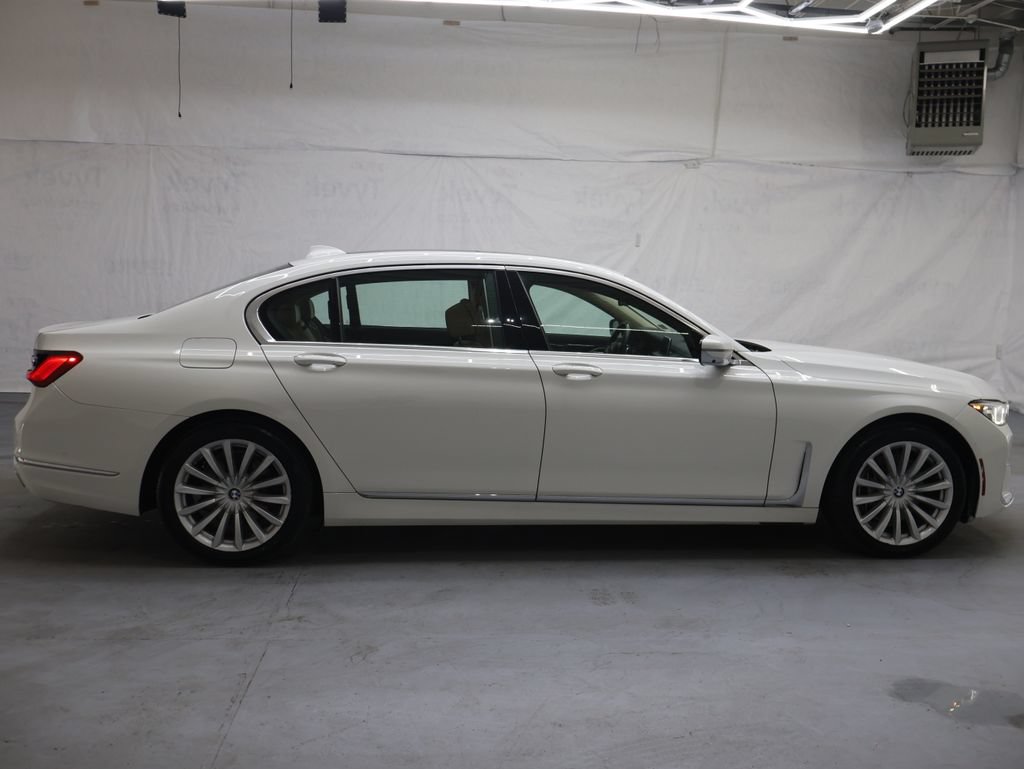 Used 2022 BMW 740i xDrive w/ Premium Package AWD/4WD image 8