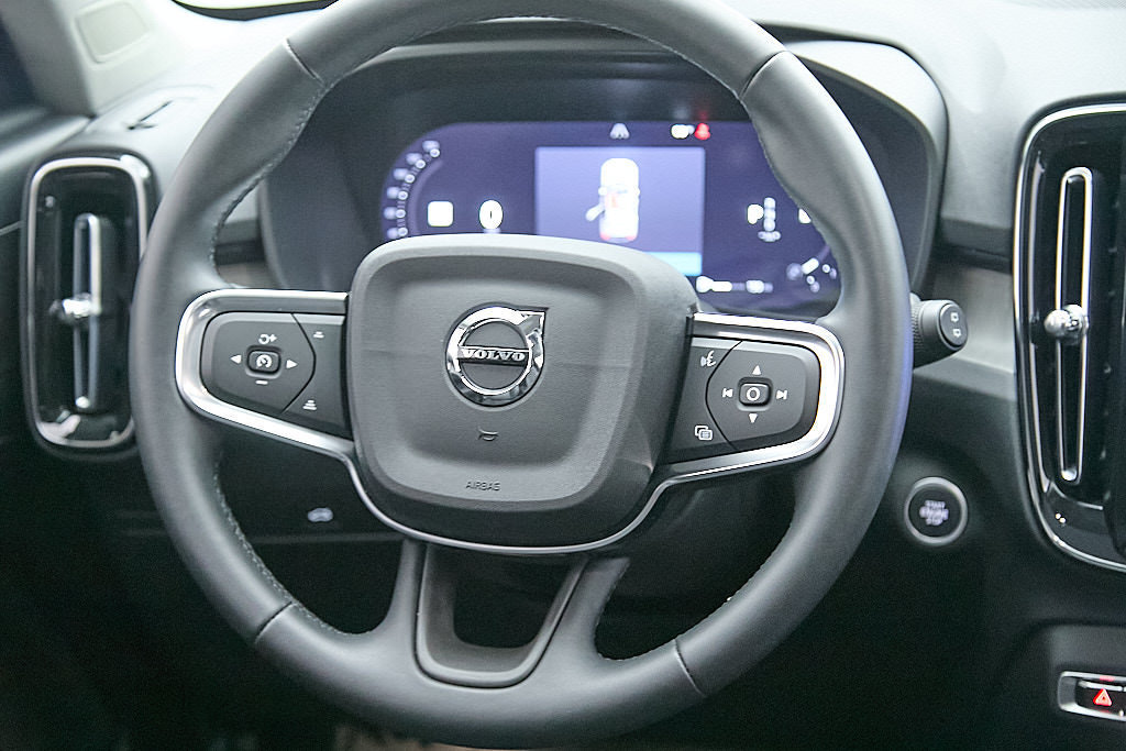 Certified 2025 Volvo XC40 B5 Ultra AWD/4WD image 26