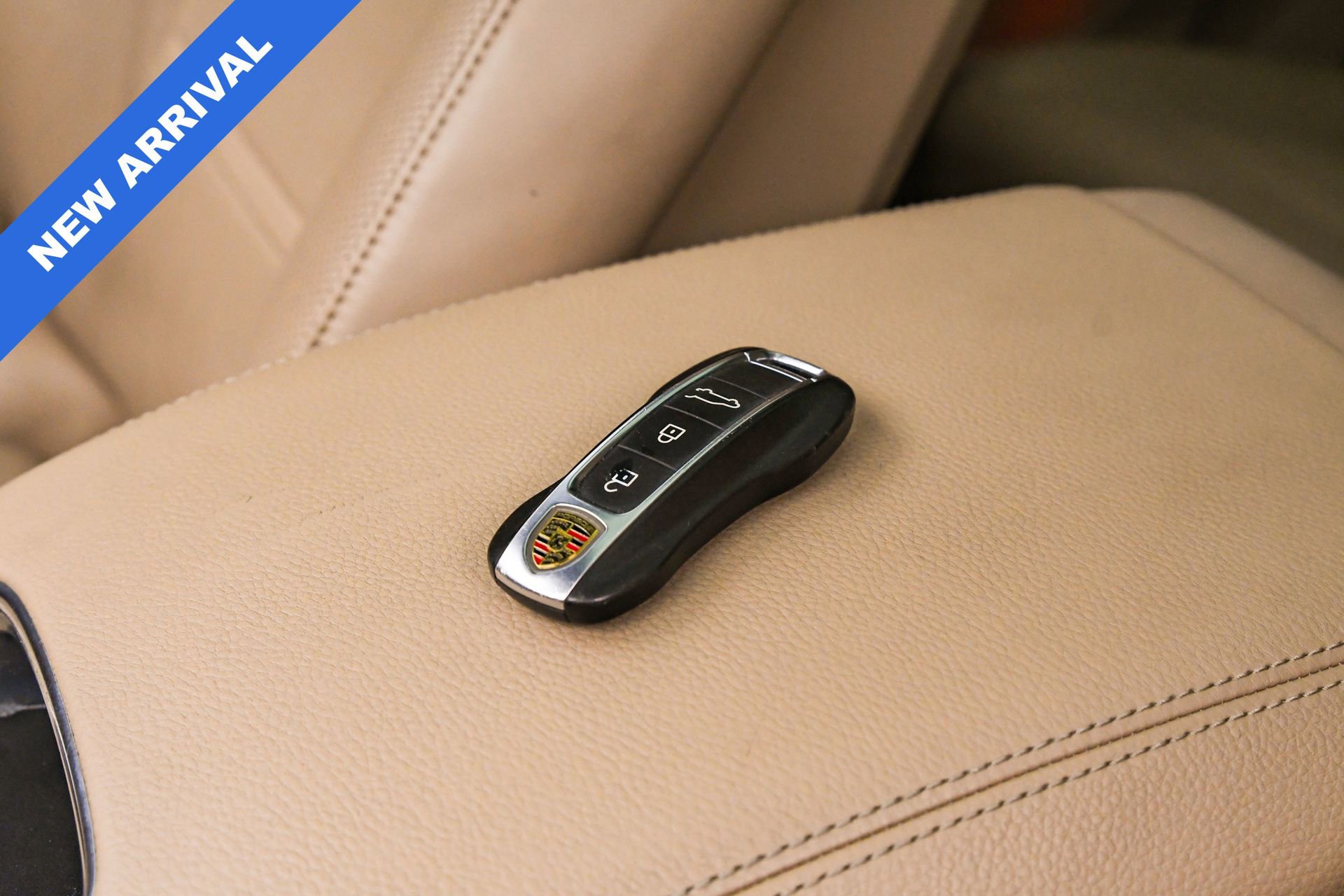 Used 2023 Porsche Cayenne Platinum Edition image 21