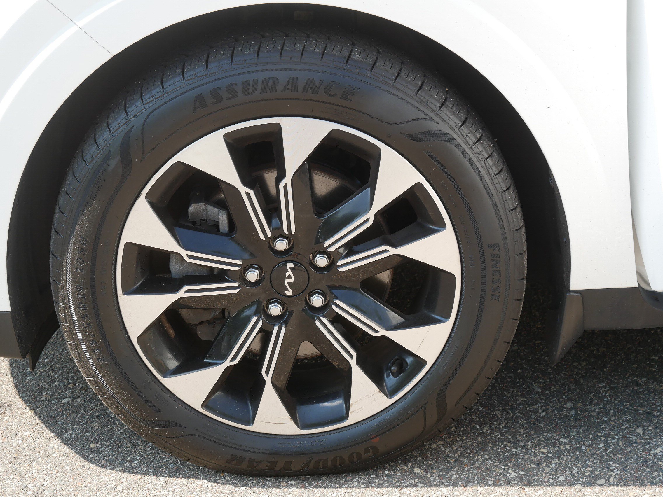 Certified 2024 Kia Carnival EX FWD image 15