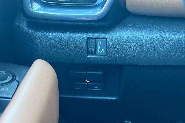 Used 2023 GMC Canyon AT4 image 34