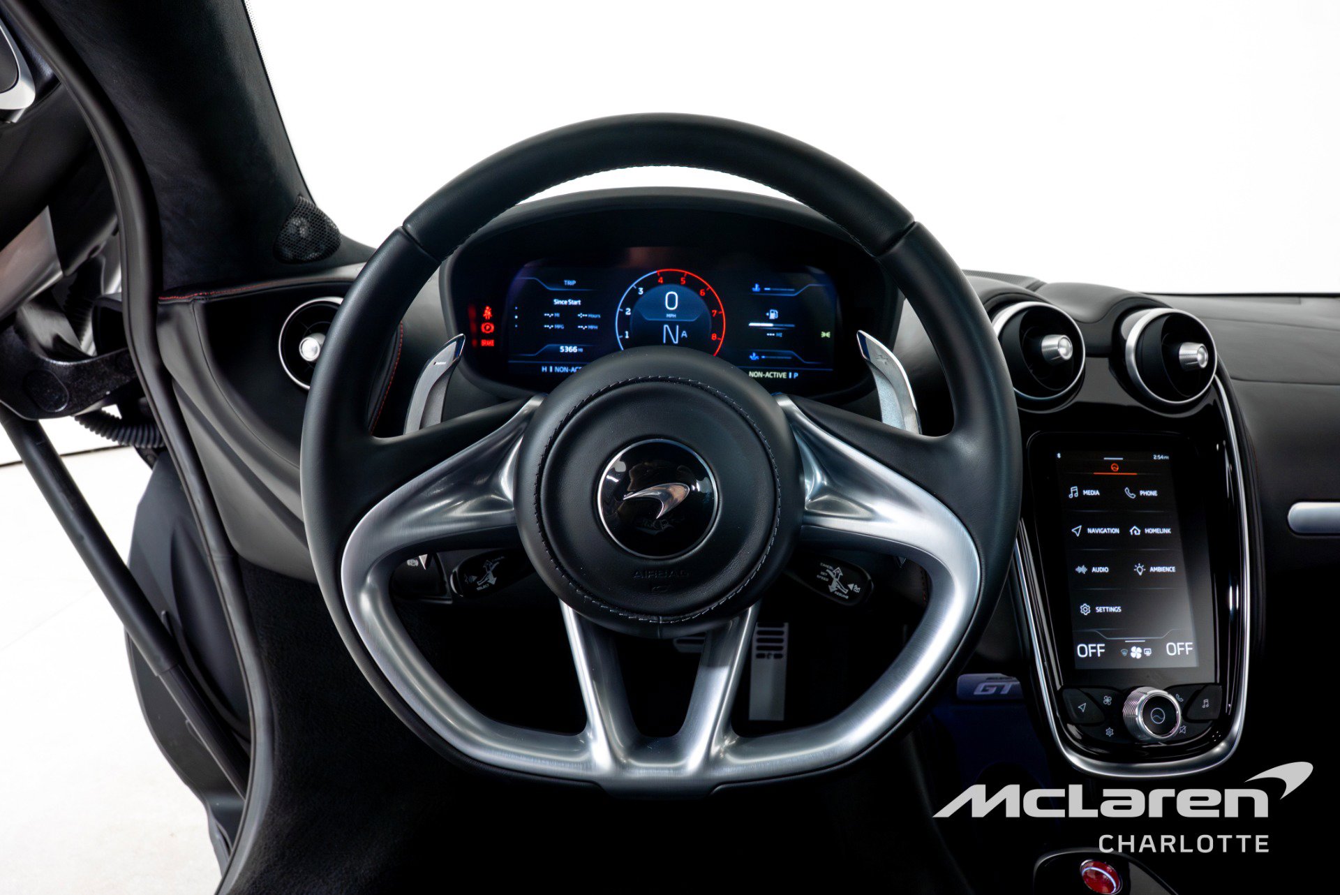 Used 2023 McLaren GT RWD image 14