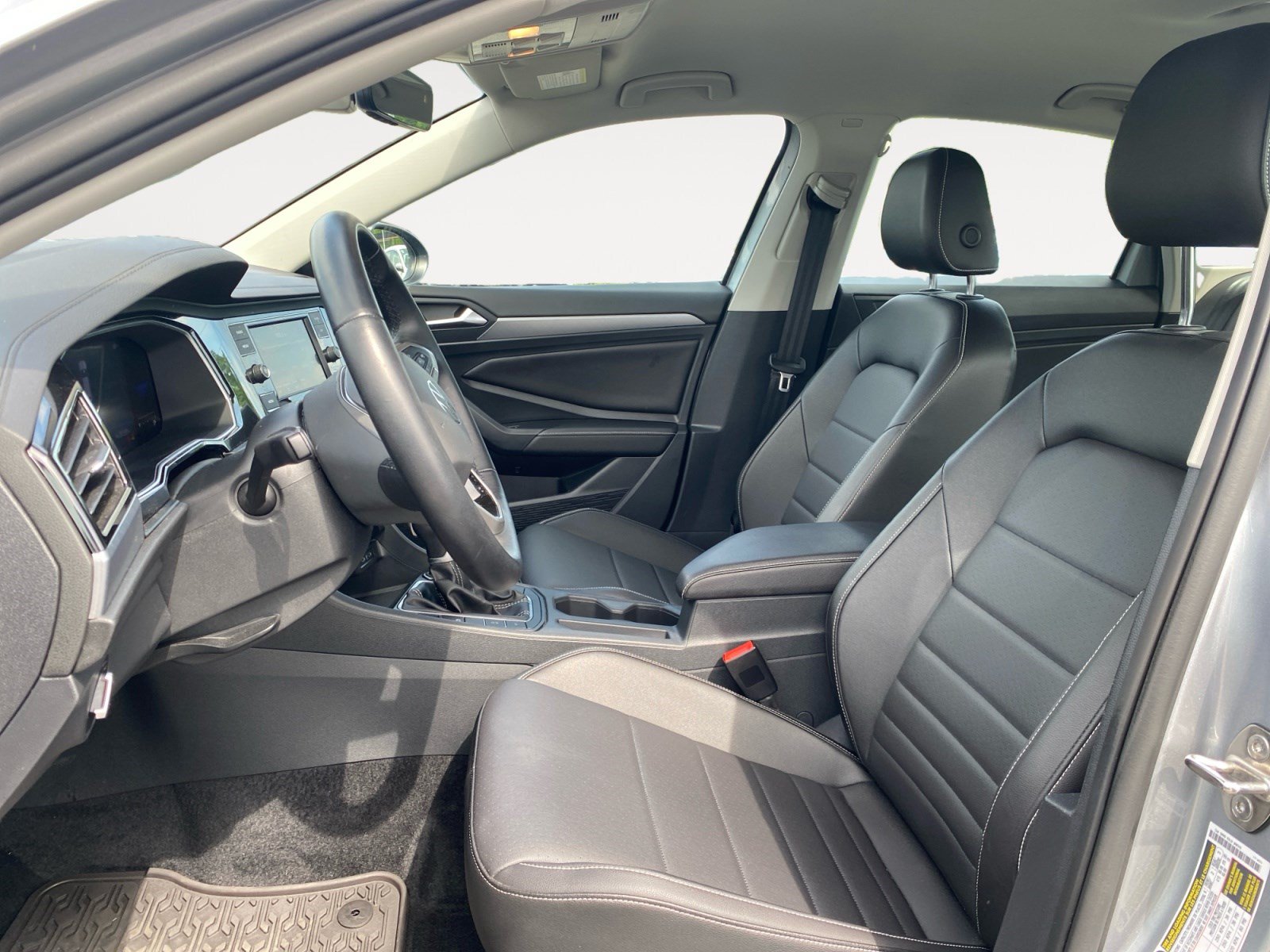 Used 2022 Volkswagen Jetta SE FWD image 10