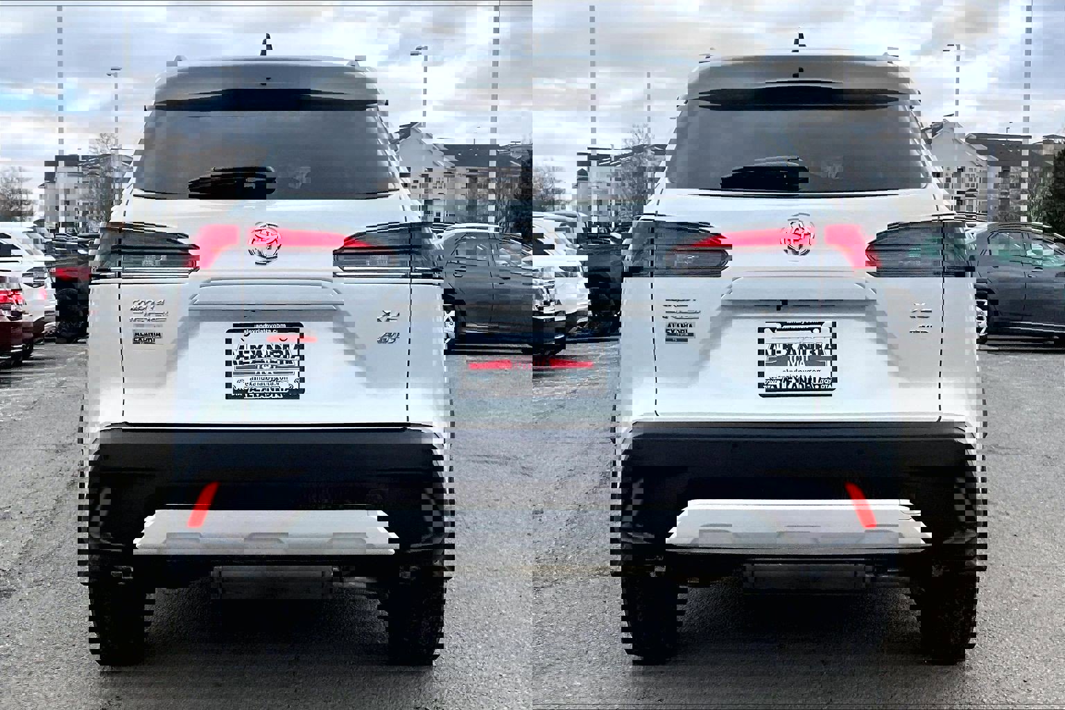 Used 2025 Toyota Corolla Cross XLE image 4