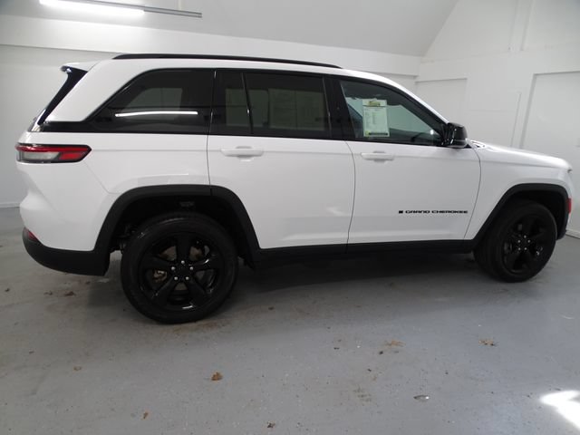 Certified 2023 Jeep Grand Cherokee Altitude AWD/4WD image 24
