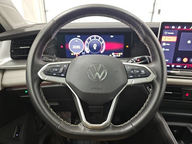 Used 2025 Volkswagen Tiguan SE w/ Panoramic Sunroof Package AWD/4WD image 18