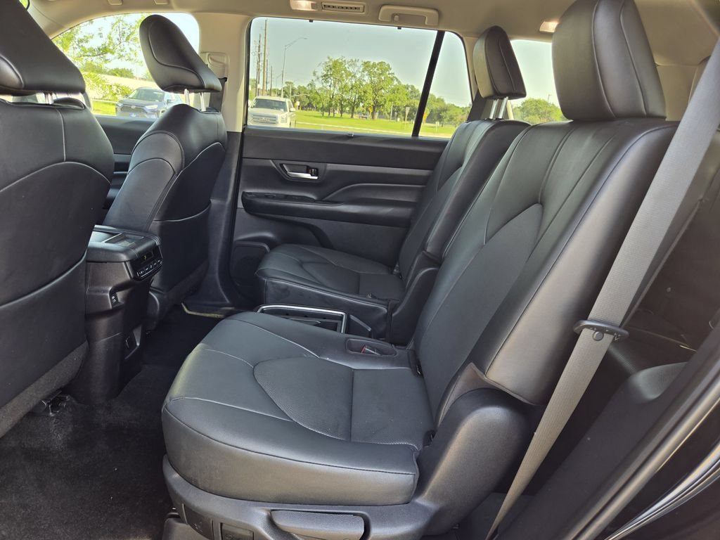 Used 2025 Toyota Grand Highlander FWD image 29