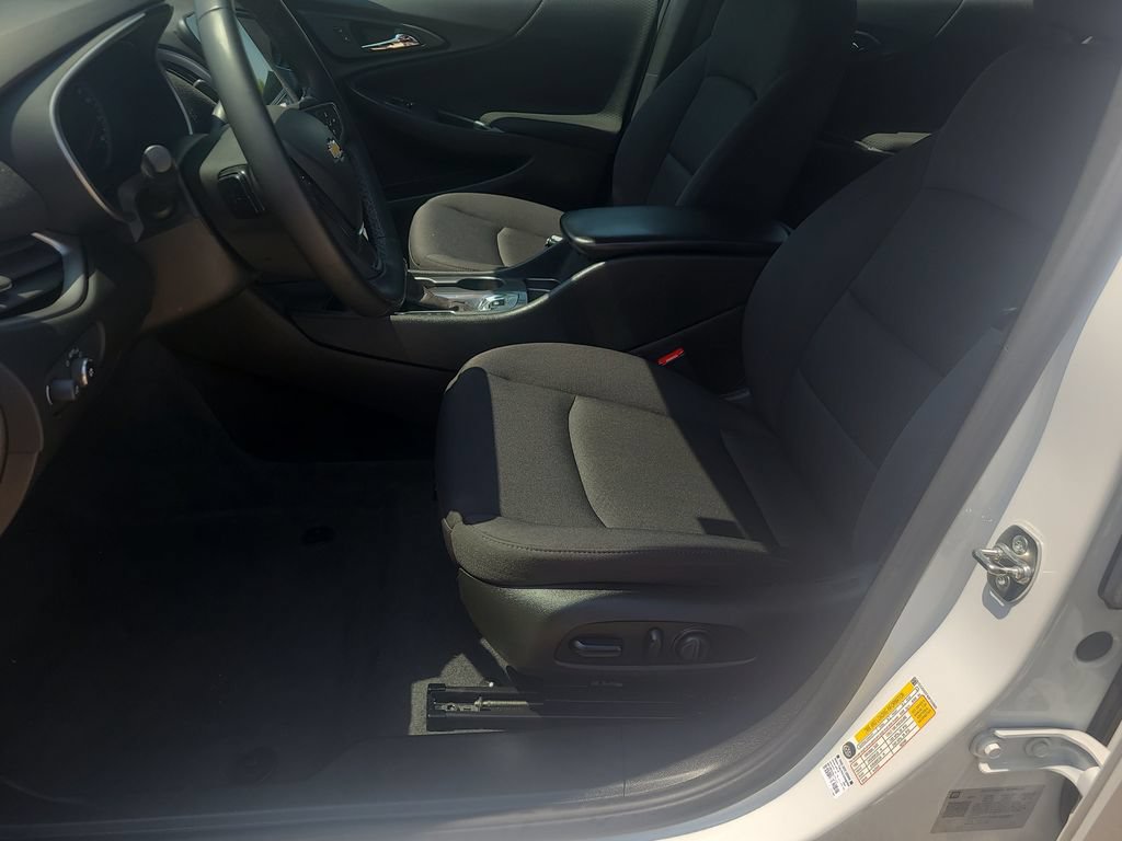 Used 2025 Chevrolet Malibu RS FWD image 14