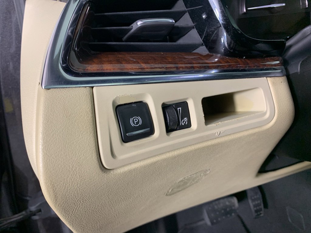 Used 2017 Cadillac XT5 Luxury w/ Driver Awareness Package image 16