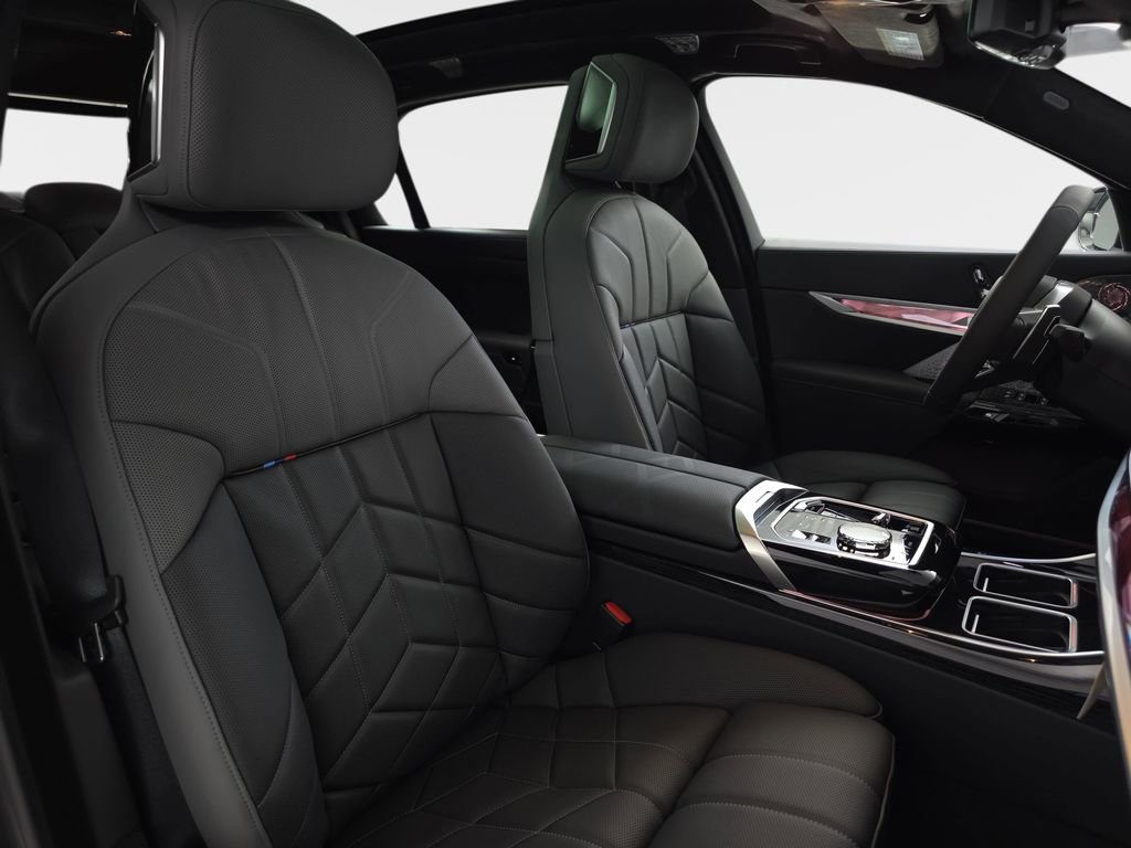 New 2026 BMW 760i xDrive w/ Executive Package image 10