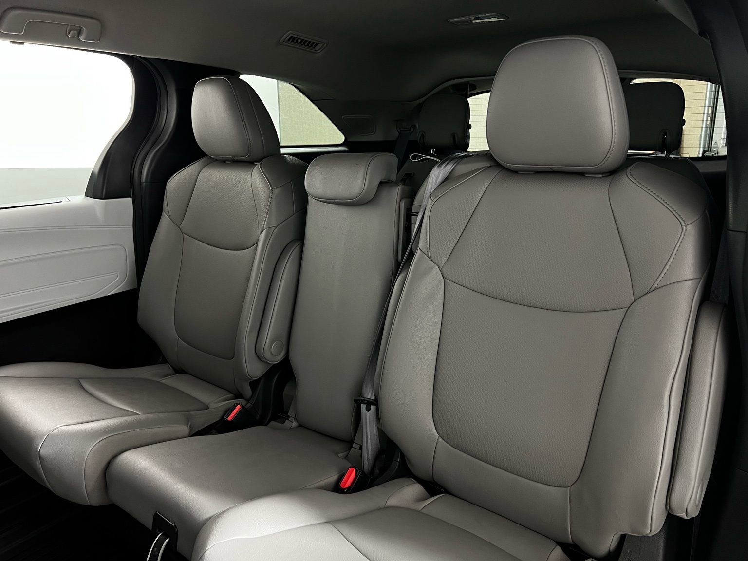 Used 2025 Toyota Sienna XLE w/ XLE Plus Package image 24