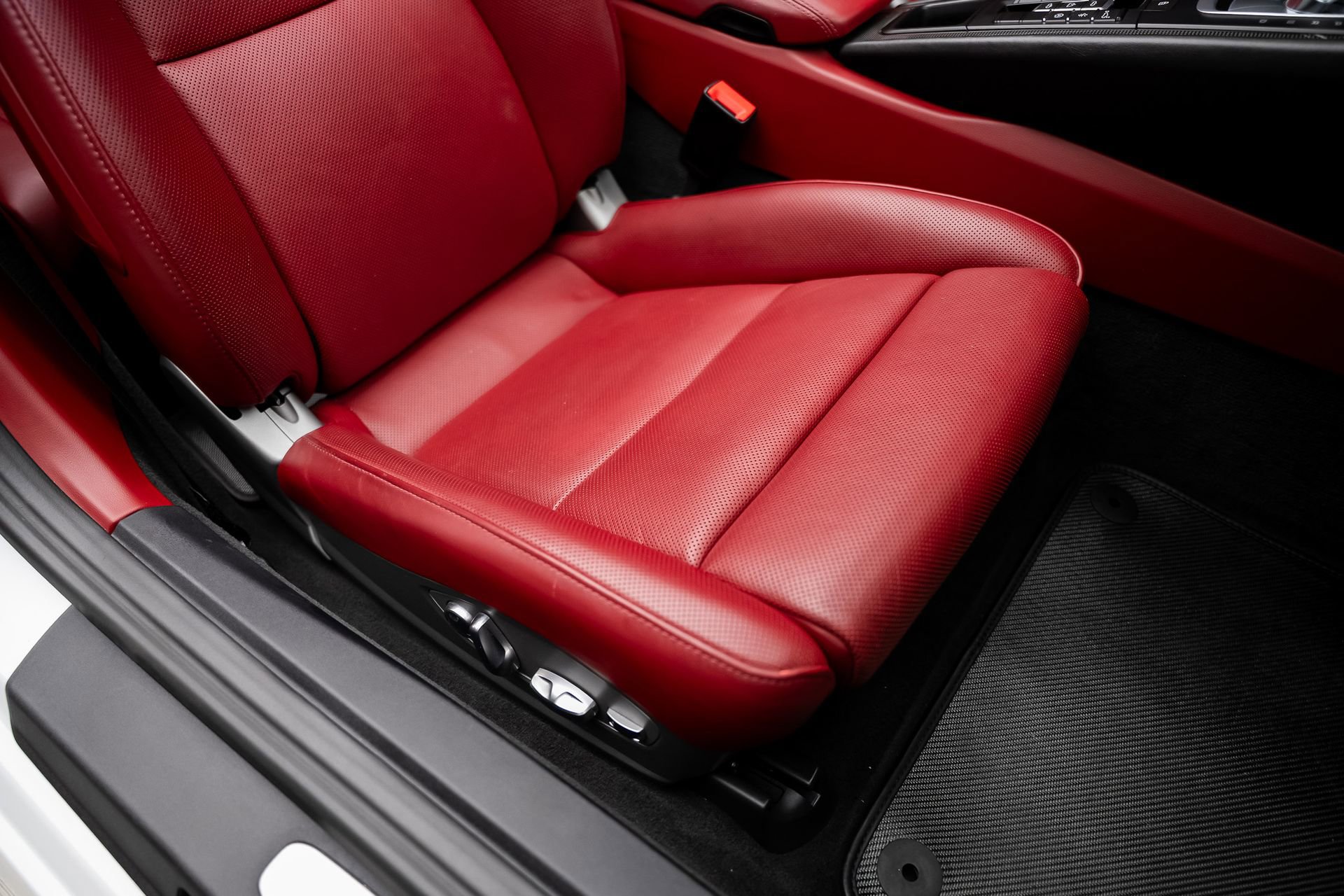 Used 2019 Porsche 911 Turbo image 70