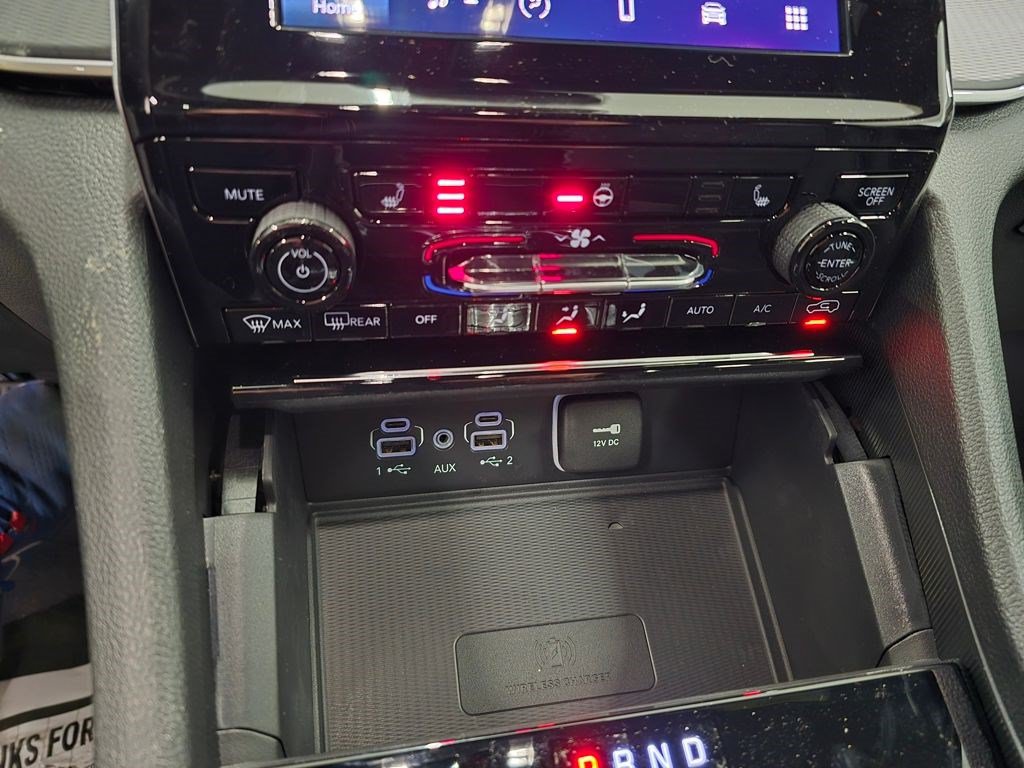 New 2025 Jeep Grand Cherokee Laredo w/ Luxury Tech Group I RWD image 25