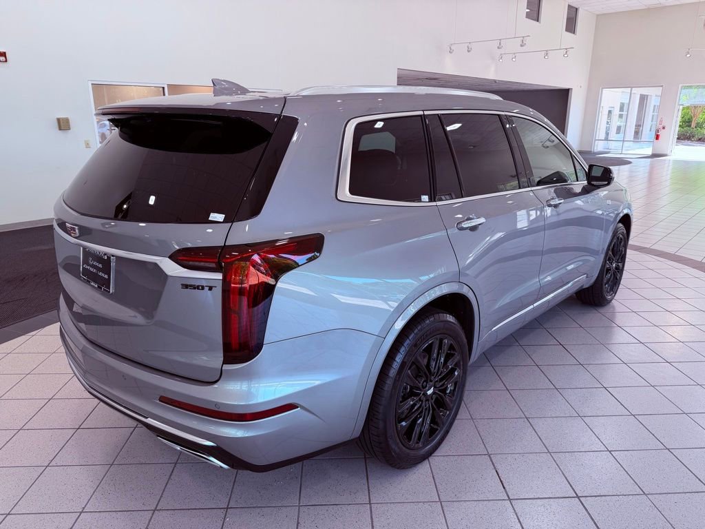 Used 2025 Cadillac XT6 Luxury FWD image 14