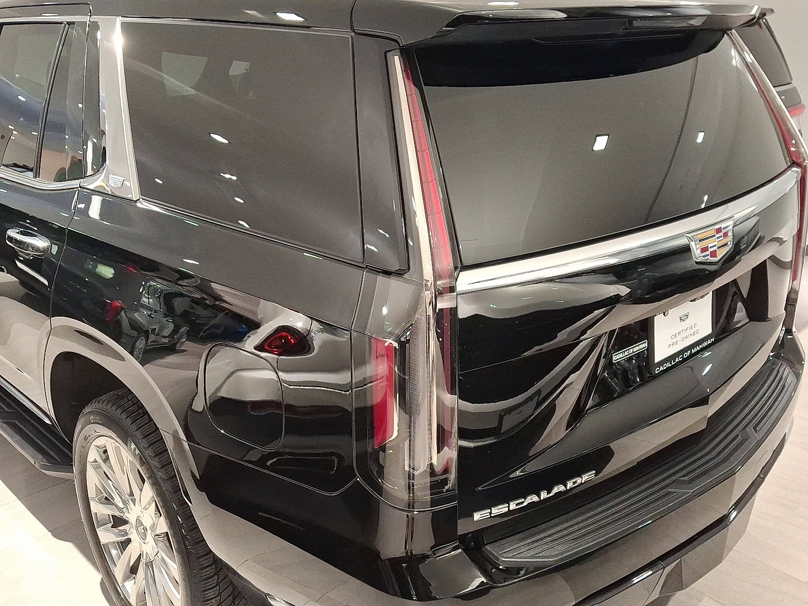 Certified 2023 Cadillac Escalade Premium Luxury image 10