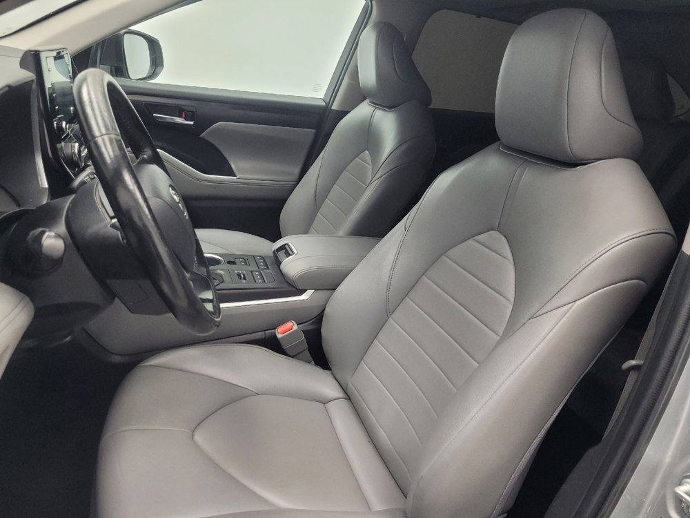 Used 2022 Toyota Highlander XLE image 17