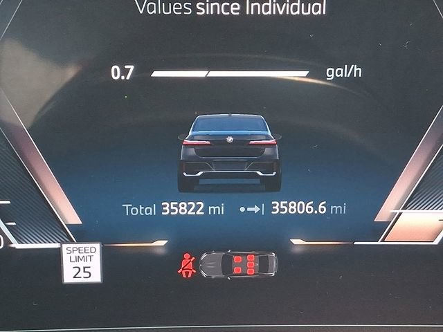 Used 2023 BMW 760i xDrive w/ Executive Package image 22