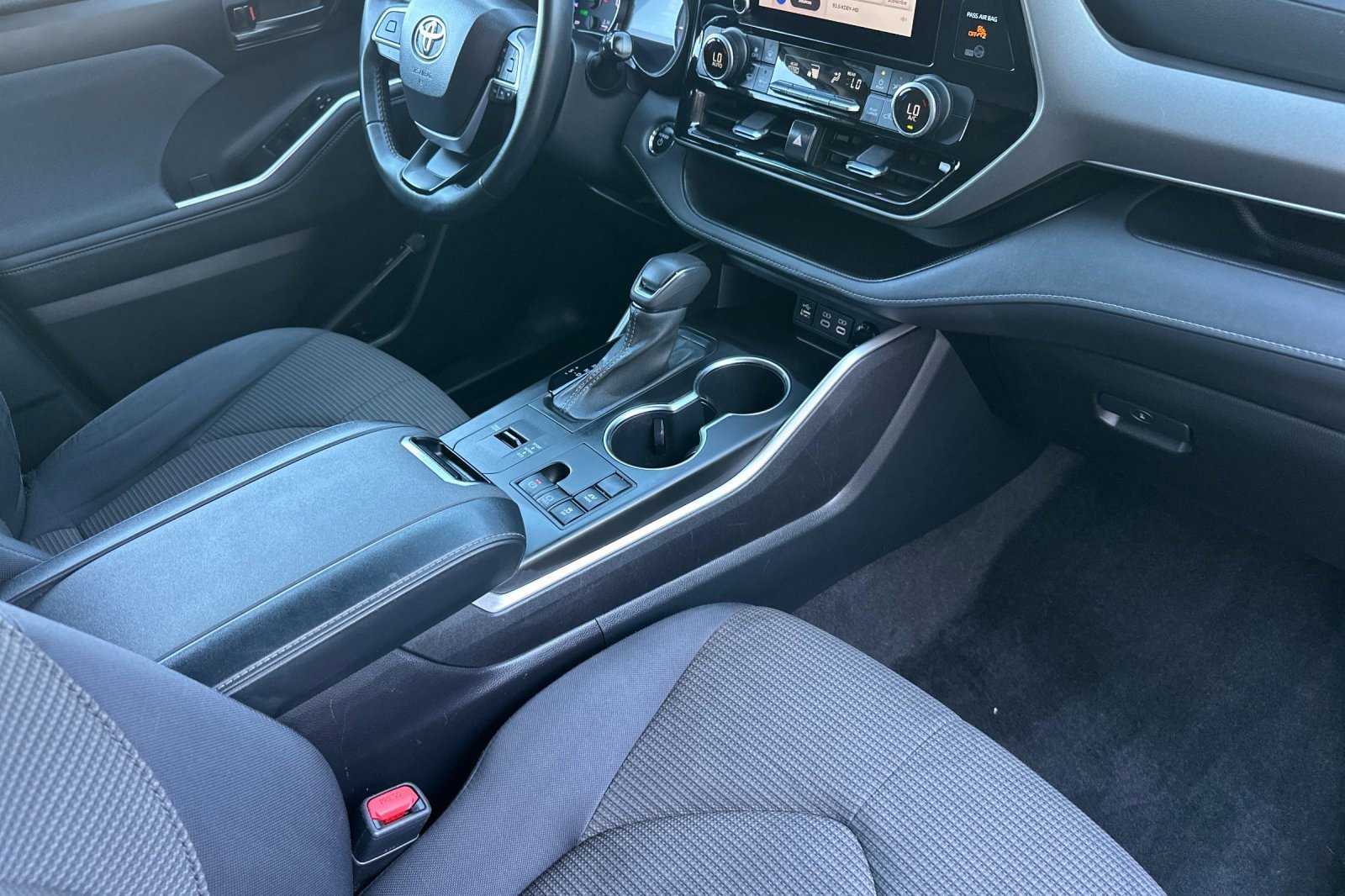 Used 2023 Toyota Highlander LE image 17