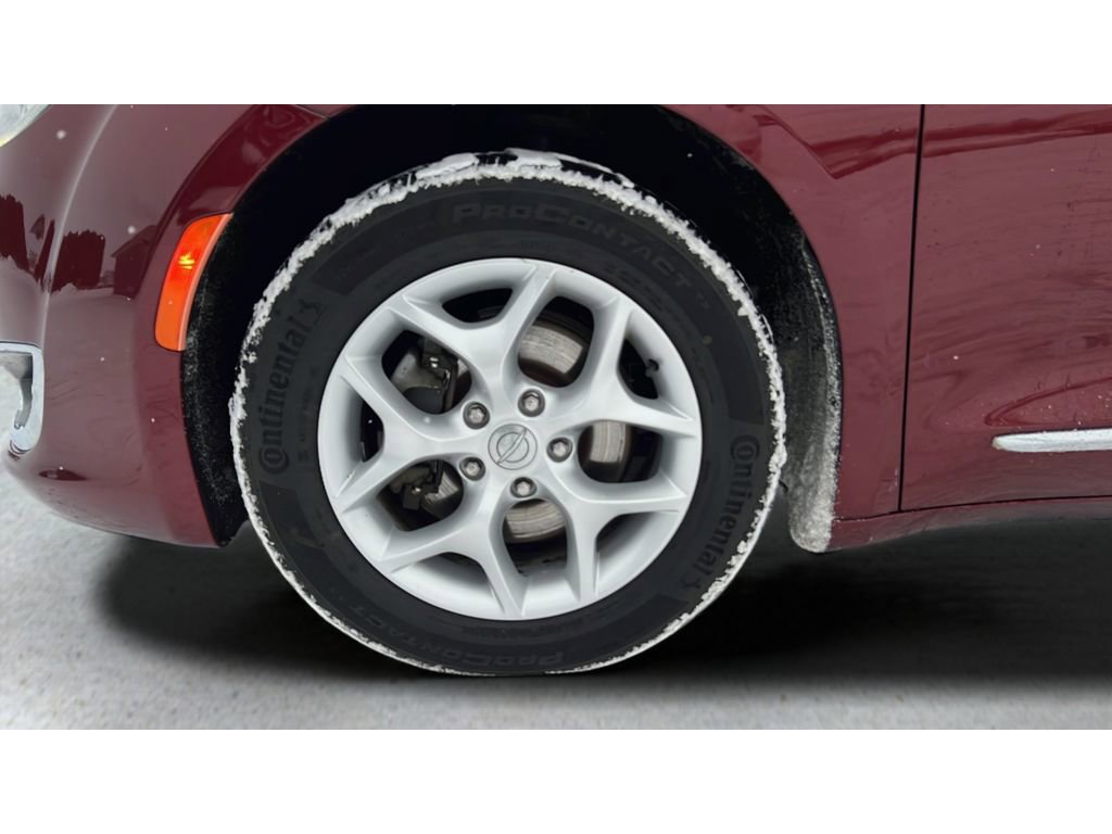 Used 2018 Chrysler Pacifica Touring-L Plus w/ Tire & Wheel Group image 36