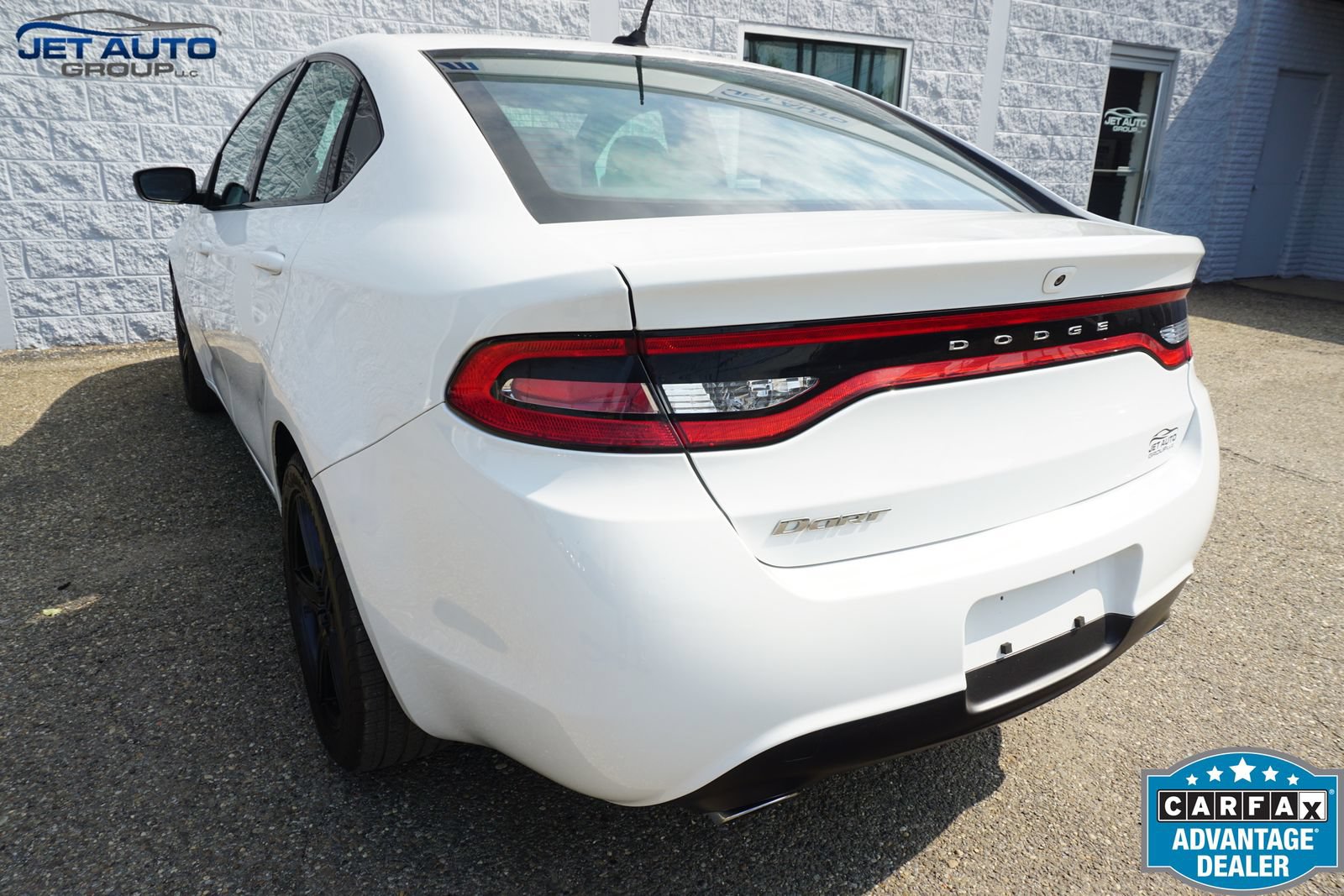 Used 2015 Dodge Dart SXT w/ Sun/Sound Group FWD image 9