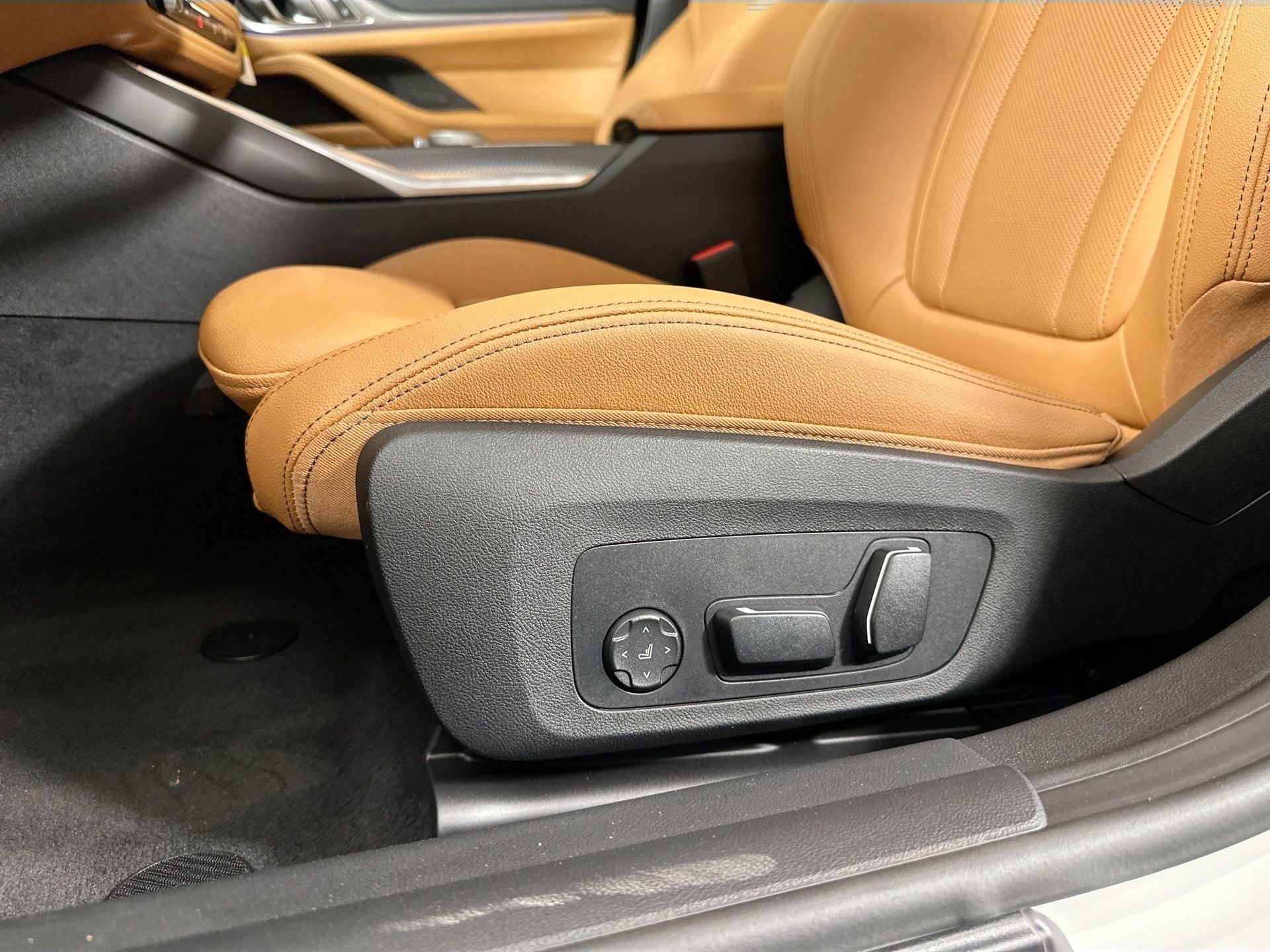 Used 2025 BMW i4 xDrive40i w/ Parking Assistance Package image 16