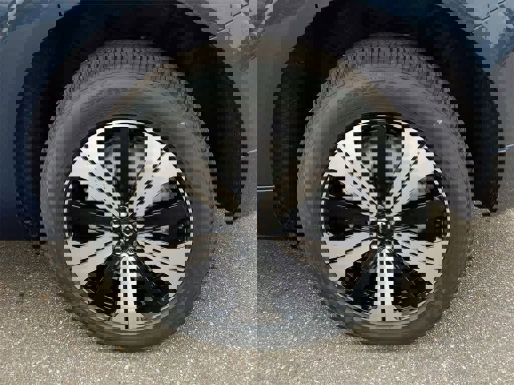 New 2025 Volvo XC60 T8 Plus w/ Protection Package Premier image 12