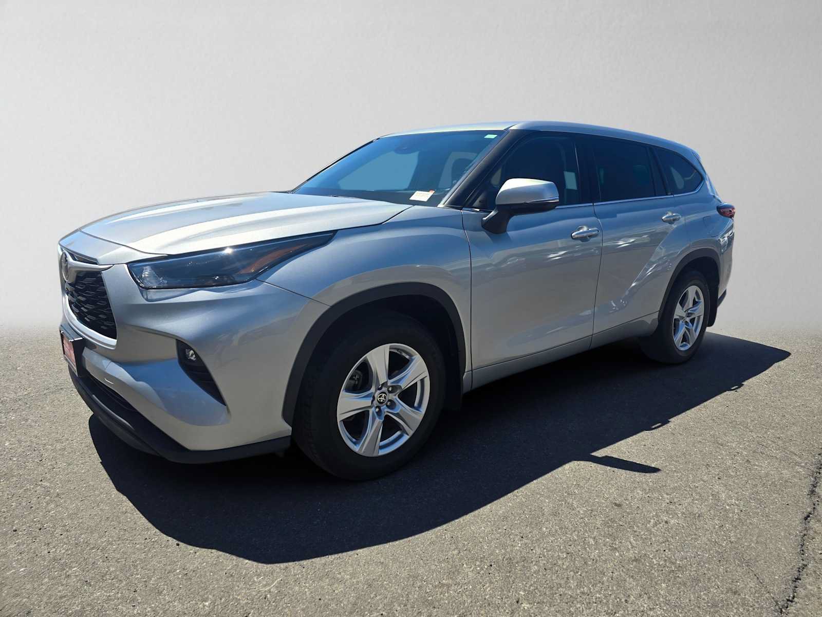 Used 2022 Toyota Highlander LE AWD/4WD image 7