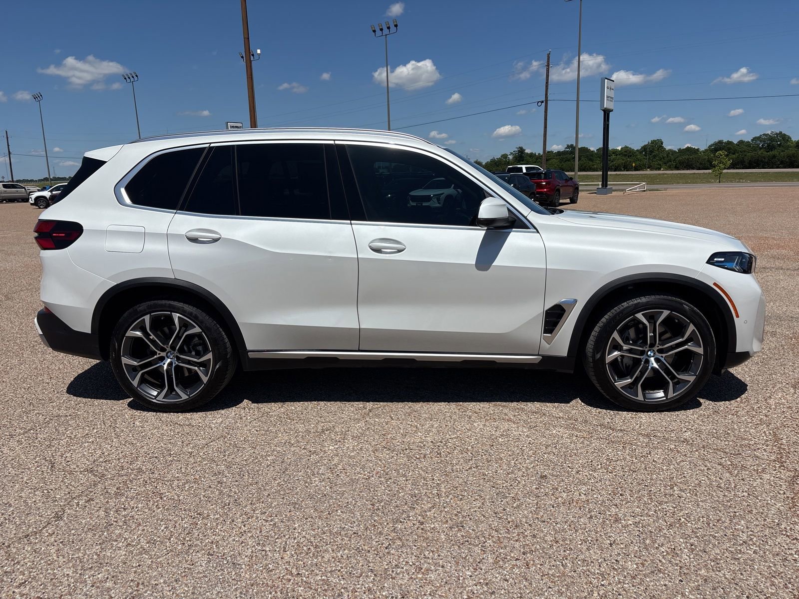 Used 2024 BMW X5 xDrive40i w/ Premium Package AWD/4WD image 7